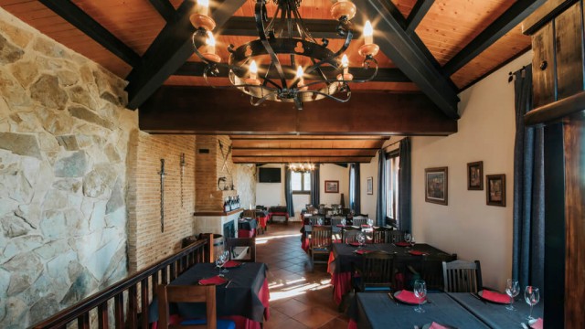 salon chimenea amplio